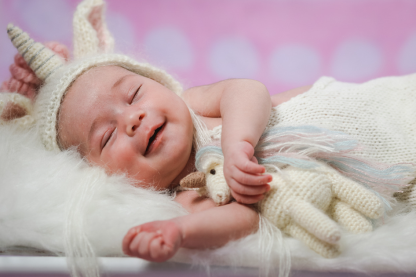 why-do-babies-smile-in-their-sleep-demystify-urban-parenthood